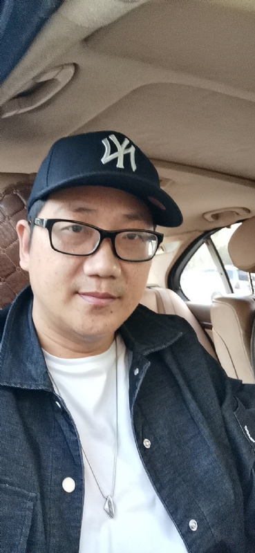 拥抱幸福的第一张照片--建瓯相亲网