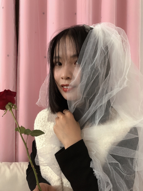 持紫菜包饭的女孩的第一张照片--建瓯相亲网