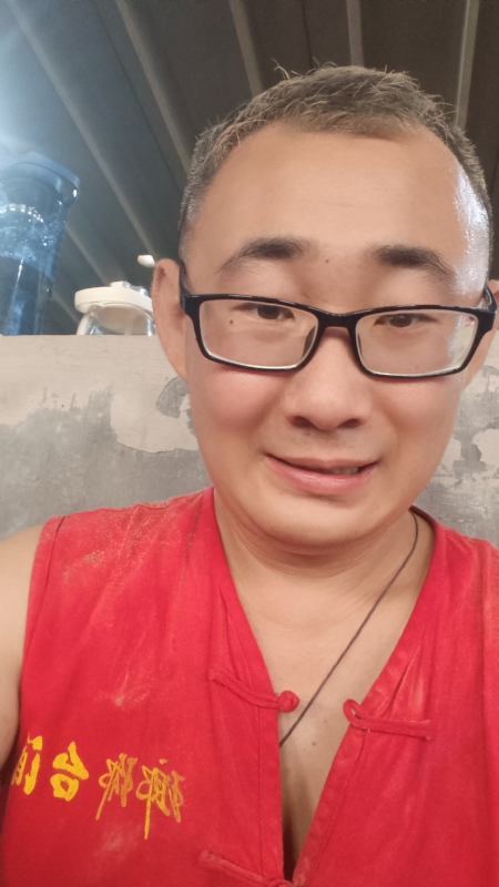 黑黑一笑的第二张照片--建瓯相亲网